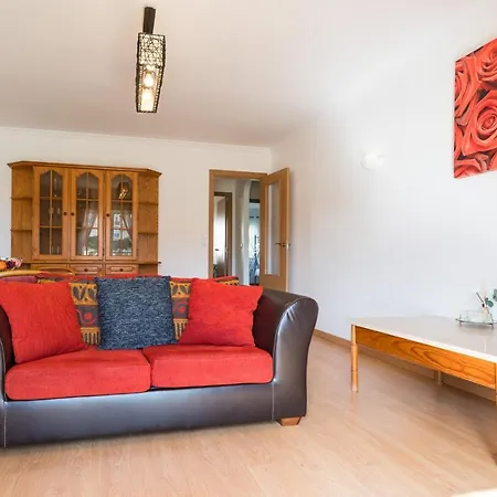 Two Bedroom Ground Floor Olhos De Agua Apartment