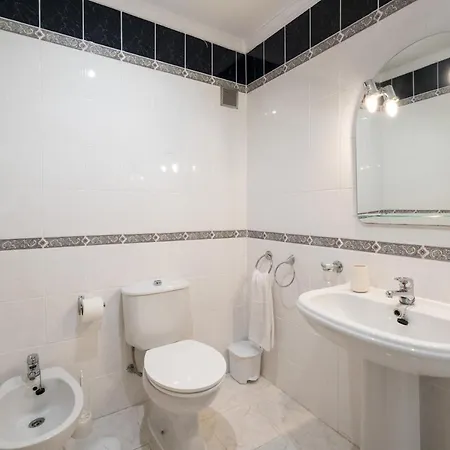 Two Bedroom Ground Floor Olhos De Agua Apartment