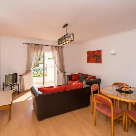 Two Bedroom Ground Floor Olhos De Agua Apartment *