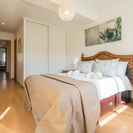 Two Bedroom Ground Floor Olhos De Agua Apartment *